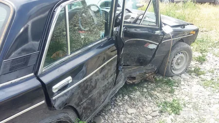 В Барде автомобиль упал с эвакуатора