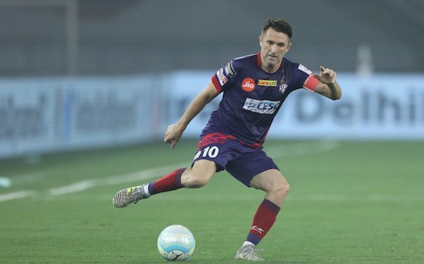 Məşhur futbolçu karyerasını başa vurub