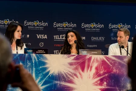 Самра Рагимли исполнила азербайджанскую песню Sarı gəlin на пресс-конференции в рамках Евровидения - ВИДЕО