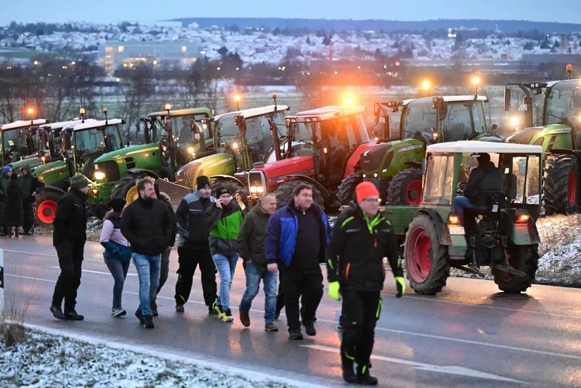 German farmers blockade roads to protest subsidy cuts