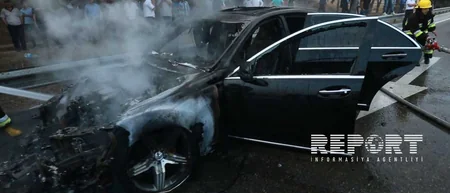 Bakıda lüks avtomobil yanıb - FOTO