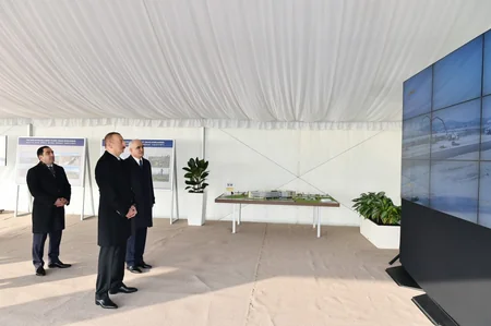 Prezident Bakı Beynəlxalq Dəniz Ticarət Limanı kompleksində RO-RO terminalının açılışında iştirak edib - ƏLAVƏ OLUNUB