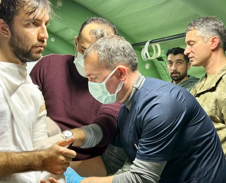 Azərbaycanın hərbi həkimləri Türkiyədə 61 cərrahi əməliyyat keçirib,  419 nəfərə yardım göstərib
