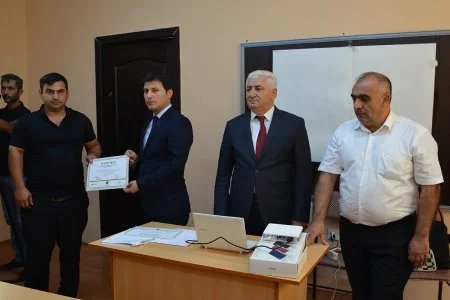Azərbaycanda pambıqyığan kombaynları idarə edəcək 160 mexanizatora sertifikat təqdim olunub