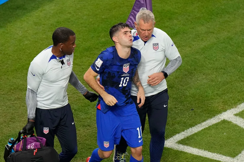 ABŞ yığmasının futbolçusu İranla oyundan sonra xəstəxanaya aparılıb