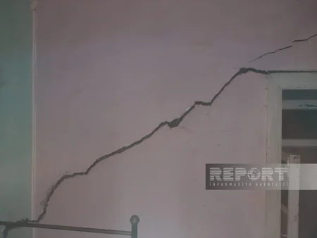 Kürdəmirdə baş vermiş zəlzələ nəticəsində bəzi evlərdə çatlar əmələ gəlib