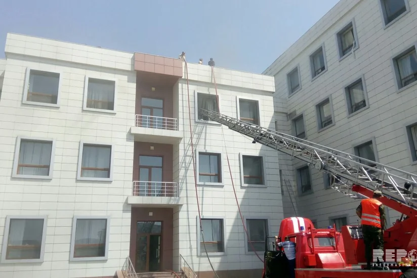 İcbari Tibbi Sığorta üzrə Dövlət Agentliyinin direktoru yanğın baş vermiş xəstəxanaya gedib