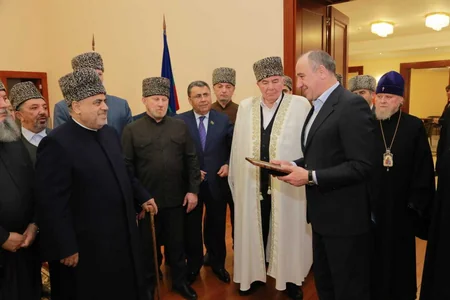 Allahşükür Paşazadə Qaraçay-Çərkəz Respublikasının ordeni ilə təltif edilib
