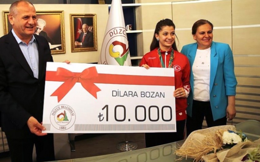 İslamiadanın qalibinə Türkiyədə 10 min lirə mükafat verilib