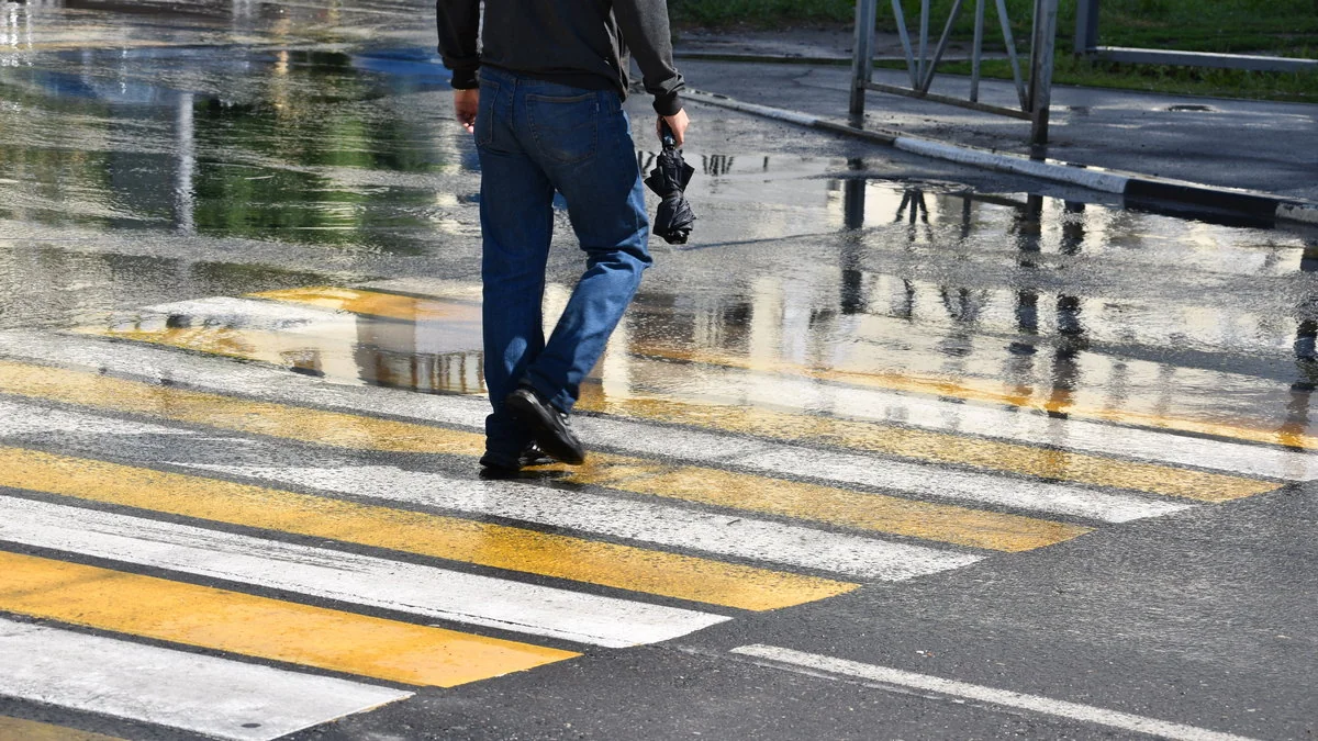 Salyanda yolu keçən piyadanı avtomobil vurdu