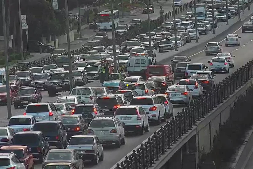 На одном из центральных проспектов Баку произошла авария - ФОТО