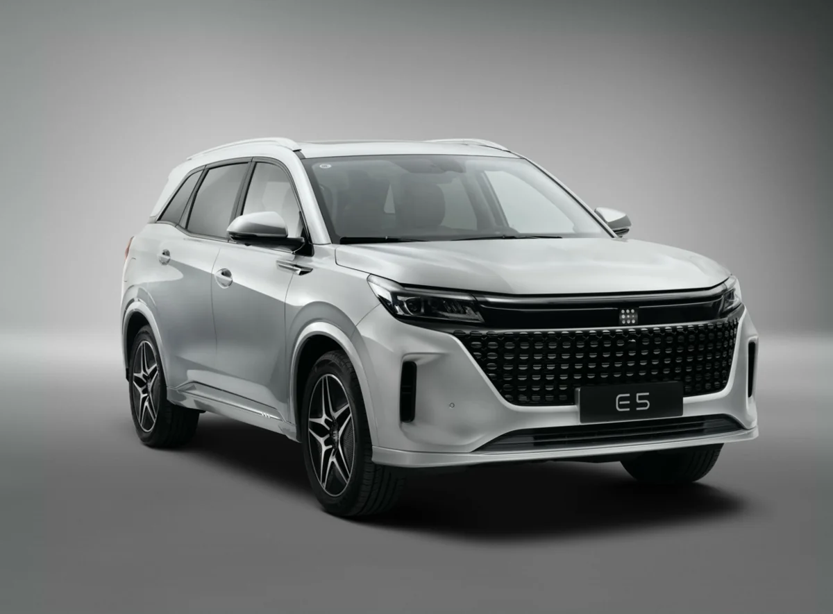 VOLT AVTO arzuları gerçəyə çevirir: DFSK E5 modeli artıq Azərbaycanda