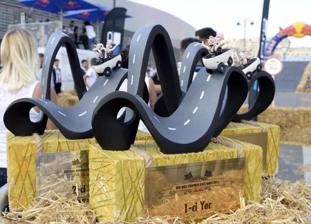 Heydər Əliyev Mərkəzinin qarşısında Red Bull Soapbox” yarışı keçirilib