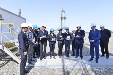 ​BHOS Rector Elmar Gasimov meets internees at Azerikimya PU