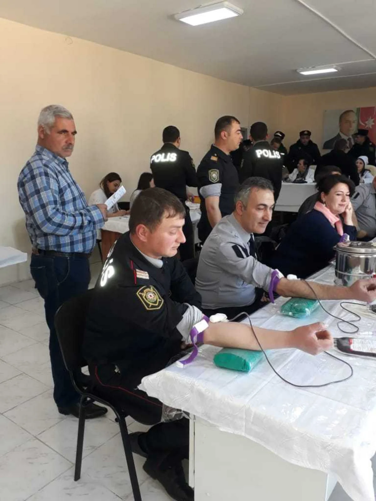 Qaxda polislər qanvermə aksiyasında iştirak ediblər