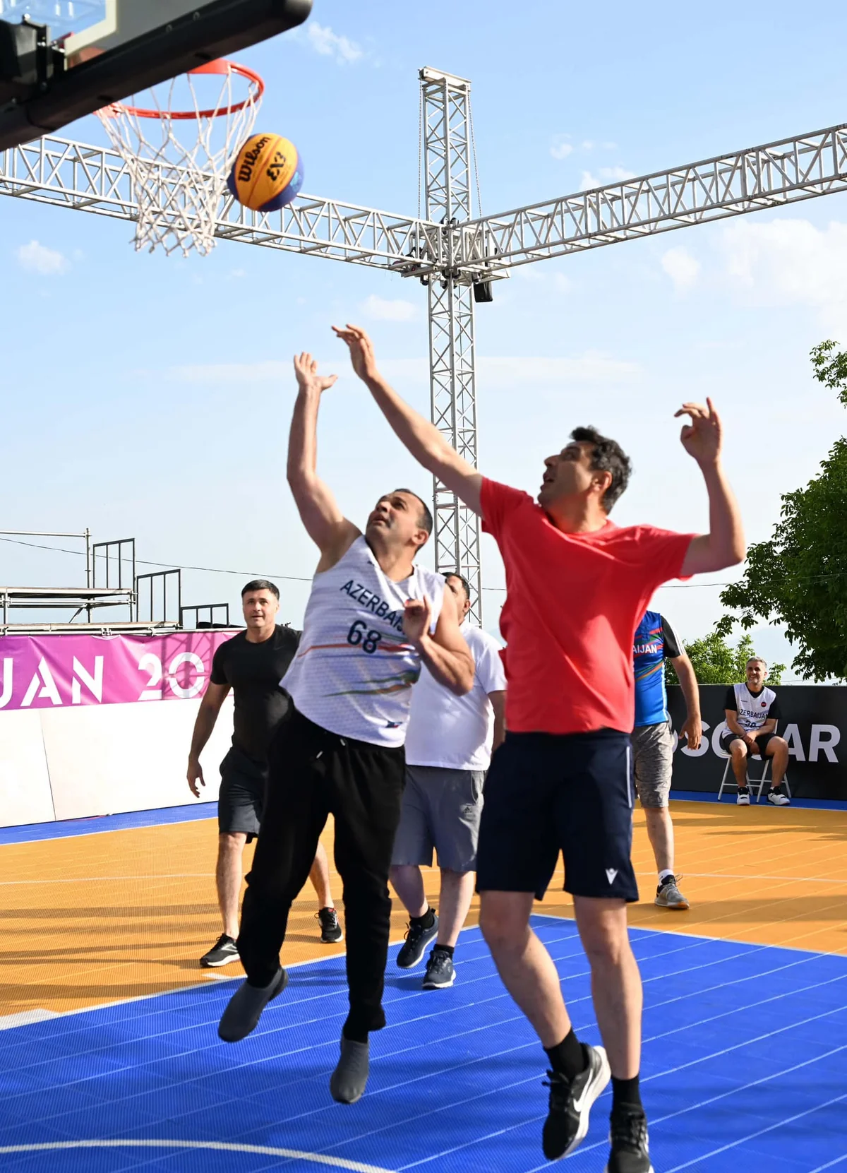 Gənclər və idman naziri Şuşada basketbol oynayıb