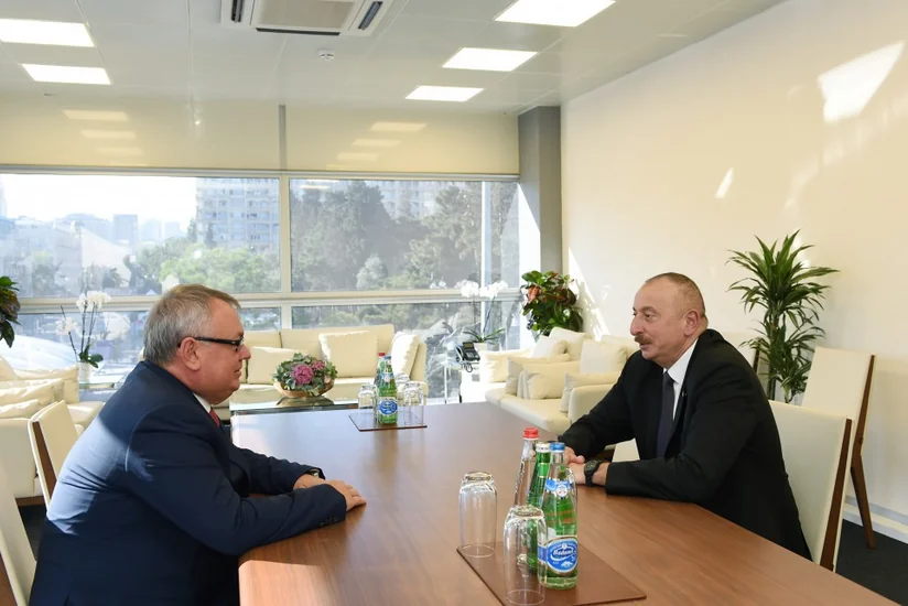 Президент Ильхам Алиев принял президента, председателя правления Банка ВТБ