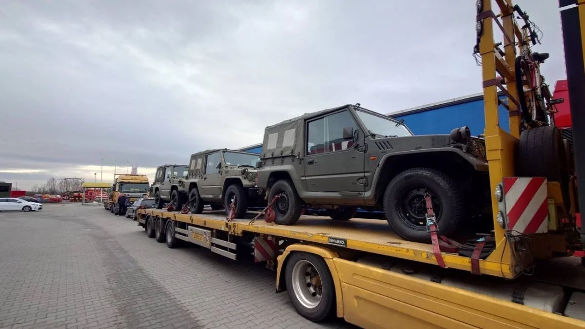 Япония направит Украине партию военных вездеходов и грузовиков