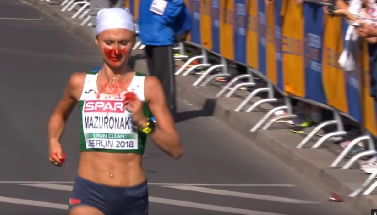Belarus marafonçusu burnundan qan açılmasına baxmayaraq, Avropa çempionu olub - VİDEO