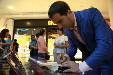 “Əlli dörd gün erməni mühasirəsində” kitabının satışı davam etdirilir