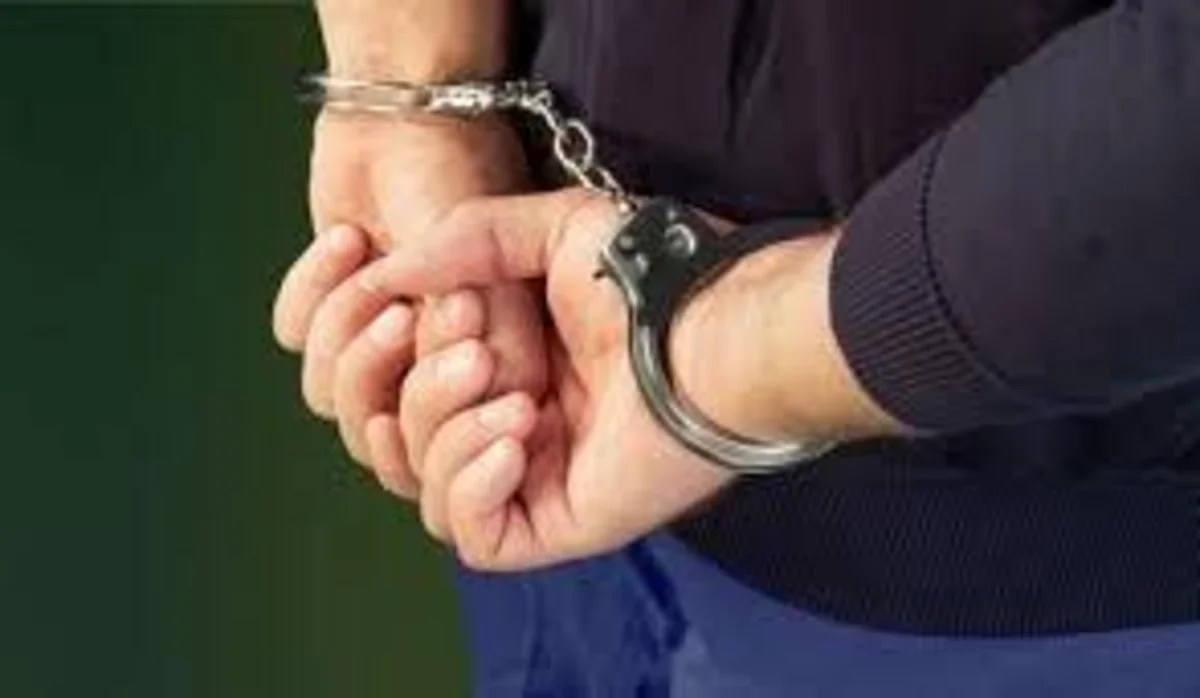 Gang extorting money from tourists detained