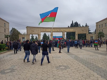 Cəlilabad və Biləsuvar sakinləri qələbəni qeyd edir