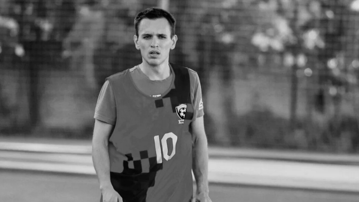 Rusiyada futbolçu oyun vaxtı dünyasını dəyişib