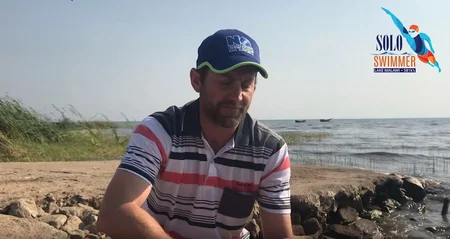 В Африке мужчина побил мировой рекорд, переплыв озеро Малави  - ФОТО - ВИДЕО
