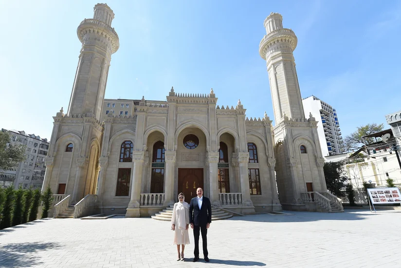 Президент и первая леди приняли участие в открытии Джума мечети в Наримановском районе