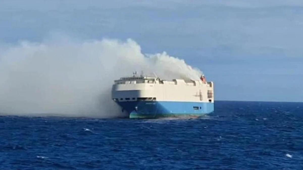 Ferry carrying cars catches fire in Türkiye, 30 injured