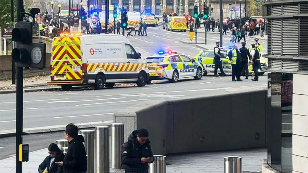 Londonun mərkəzində baş vermiş bıçaqlı dava zamanı üç nəfər xəsarət alıb