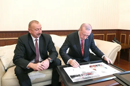 Bakının işğaldan azad edilməsinin 100 illiyinə həsr olunan parad başa çatıb - YENİLƏNİB-4