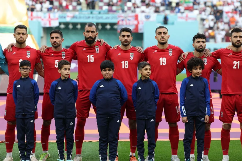 İran dövlət televiziyası futbolçuların himni oxumamasını efirə verməyib