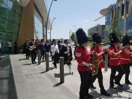 Bakıda İngiltərə tarixi ilə bağlı olan personajların küçə gəzintiləri keçirilir - VİDEO