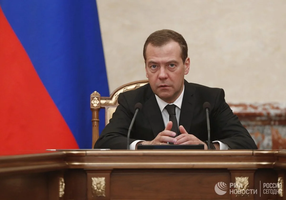 Путин: Медведев самостоятельно исполнял обязанности на президентском посту