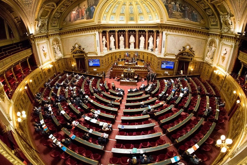 France ends privileges for former PMs and presidents