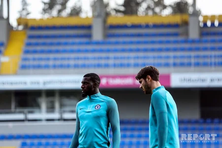 İngiltərənin Çelsi komandası Bakıda son məşqinə çıxıb