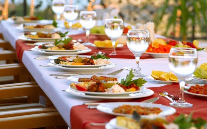 Din xadimi: Kütləvi iftar süfrələrinin açılması doğru deyil