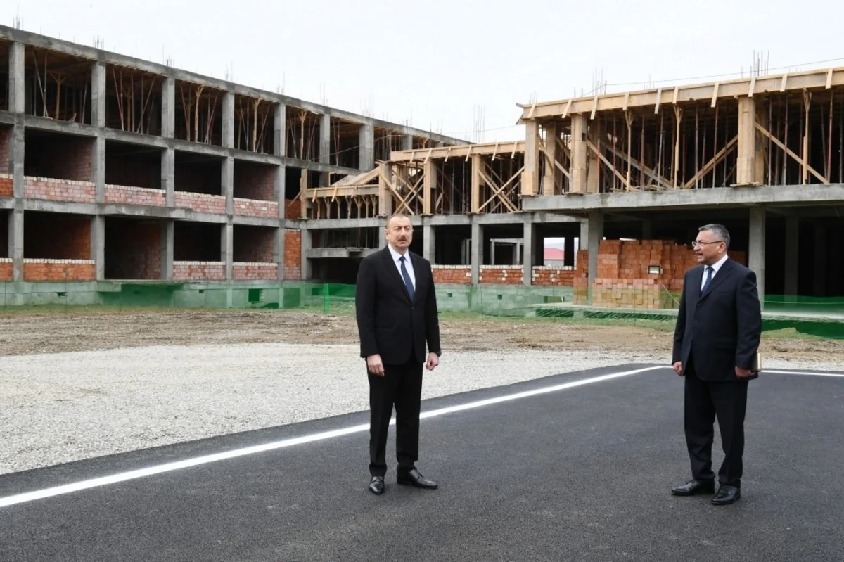 Prezident məcburi köçkünlər üçün binalarda tikinti işlərinin gedişi ilə tanış olub - YENİLƏNİB