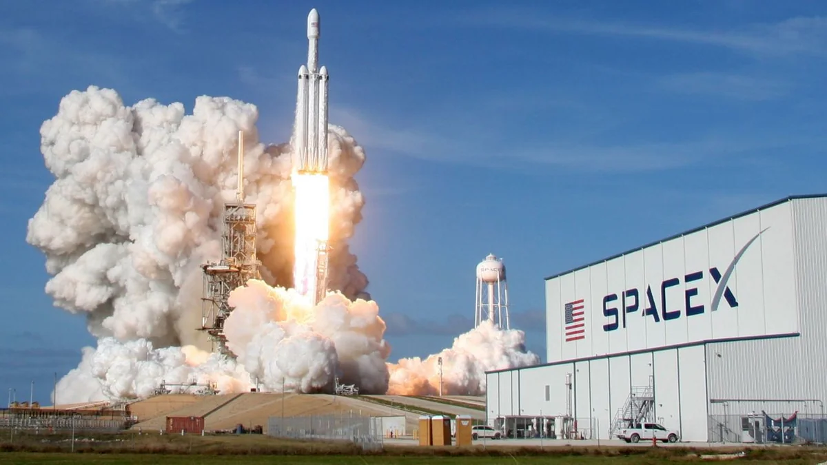 Минюст США подал в суд на компанию SpaceX