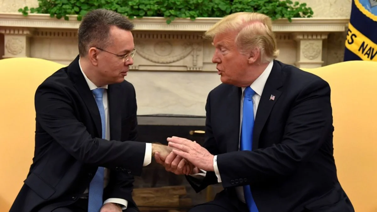 Türkiyənin azadlığa buraxdığı keşiş ABŞ prezidenti ilə görüşüb