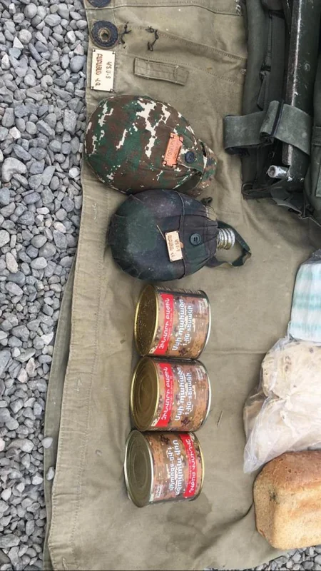 Armenians flee throwing away ammunition - PHOTO