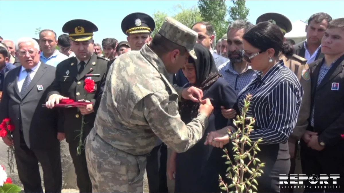 Neftçalada şəhid gizirin medalı ailəsinə təqdim edilib - FOTO