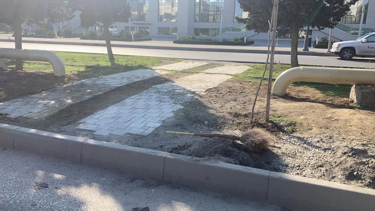 Bakıda piyadaların hərəkətinə mane olan qaz xətti torpağın altına köçürülüb