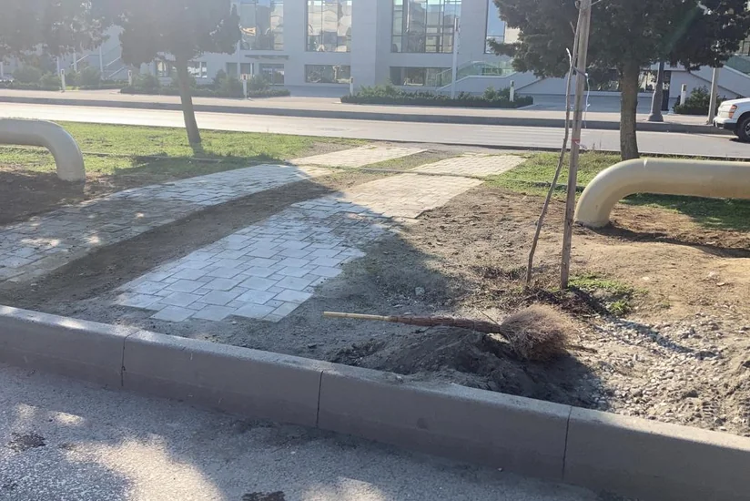 Bakıda piyadaların hərəkətinə mane olan qaz xətti torpağın altına köçürülüb