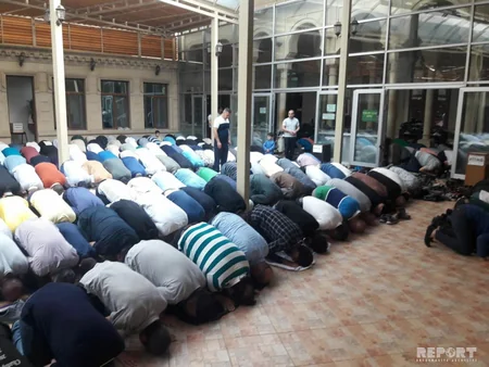 Eid prayer performed in Baku mosques -PHOTO