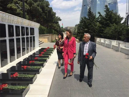 Özbək şairi Camal Kamalın 80 illik yubileyi Bakıda qeyd olunub