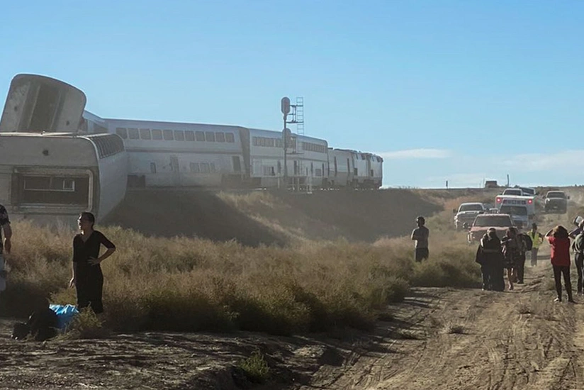 В США поезд сошел с рельсов, есть погибшие и раненые