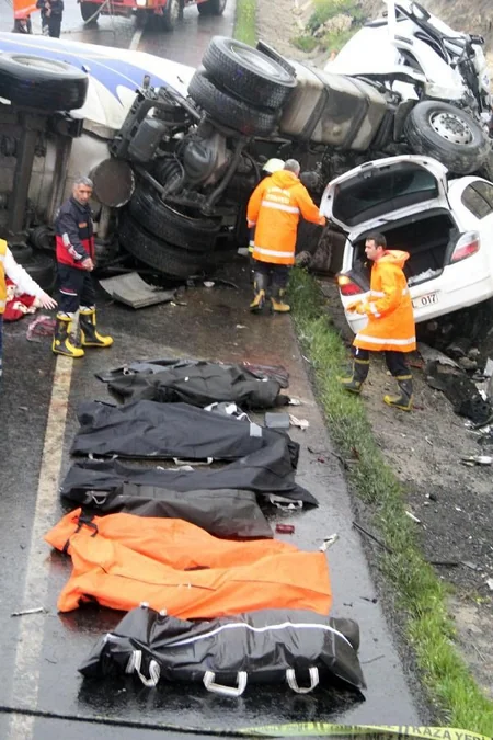 Traffic accident in southeast Turkey leaves 13 dead