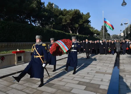 Prezident İlham Əliyev Şəhidlər Xiyabanını ziyarət edib